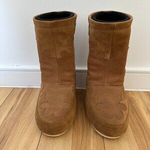 BRAND NEW NEVER WORN MOON BOOT Icon Suede Embroidery Boot